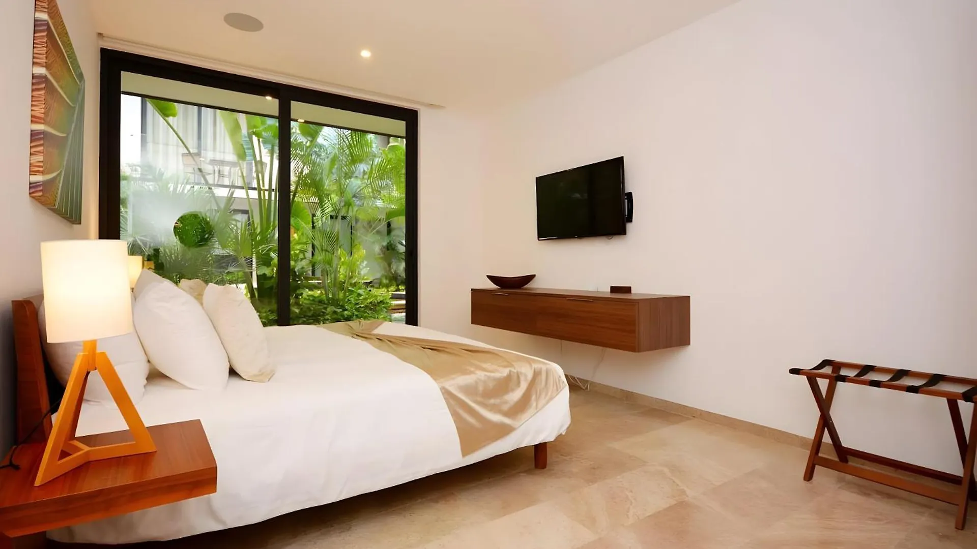 The Shore - Chic Getaway - Beach Steps Away Playa del Carmen Mexico